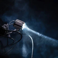 Lezyne Super HB STVZO E1000 Feu Avant Pour Vélo électrique -Vélo Pièces Magasin 4710582549243LezyneSuperHBSTVZOE1000E BikeFrontlicht1 LED ESPHB V104AE Action1