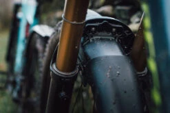 Mudhugger EVO Bolt-On - Garde-boue Pour Fourches Fox -Vélo Pièces Magasin Mudhugger BoltOnEVO 04